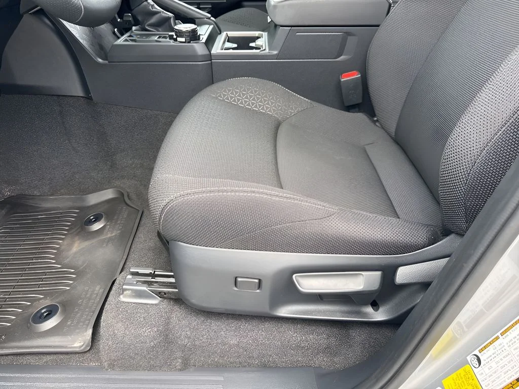 Used 2025  Toyota SR5 image 10