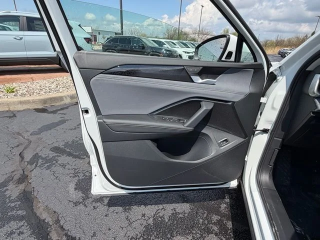 New 2026 White Volkswagen 2.0T SE image 13