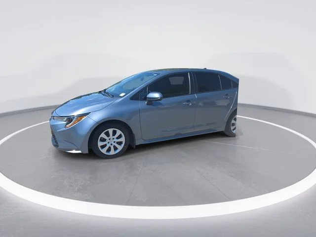 Used 2025  Toyota LE image 4