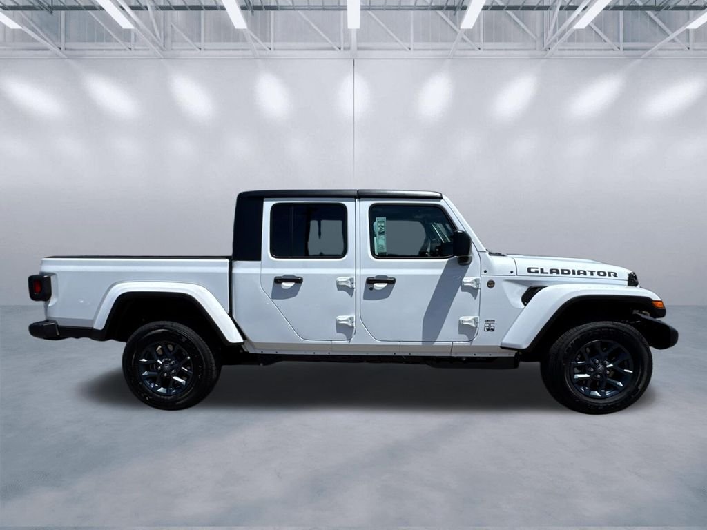 New 2026 Bright White Clear-Coat Exterior Paint Jeep 85th Anniversary Edition image 3