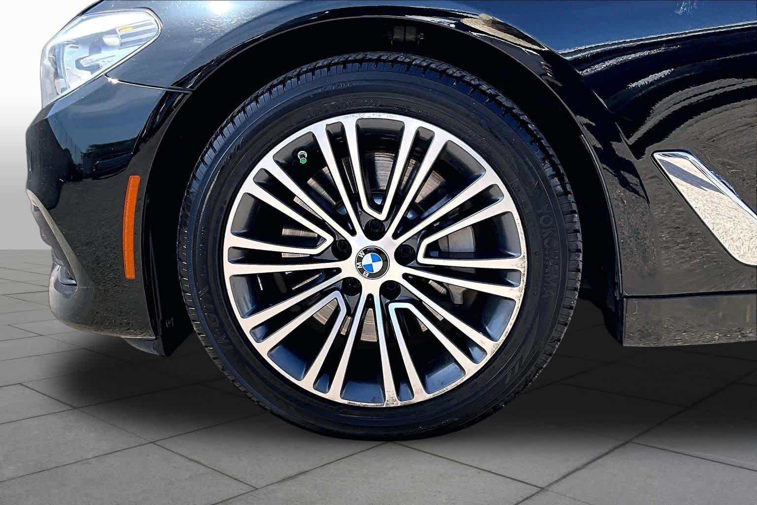 Used 2018 Jet Black BMW 530i image 13