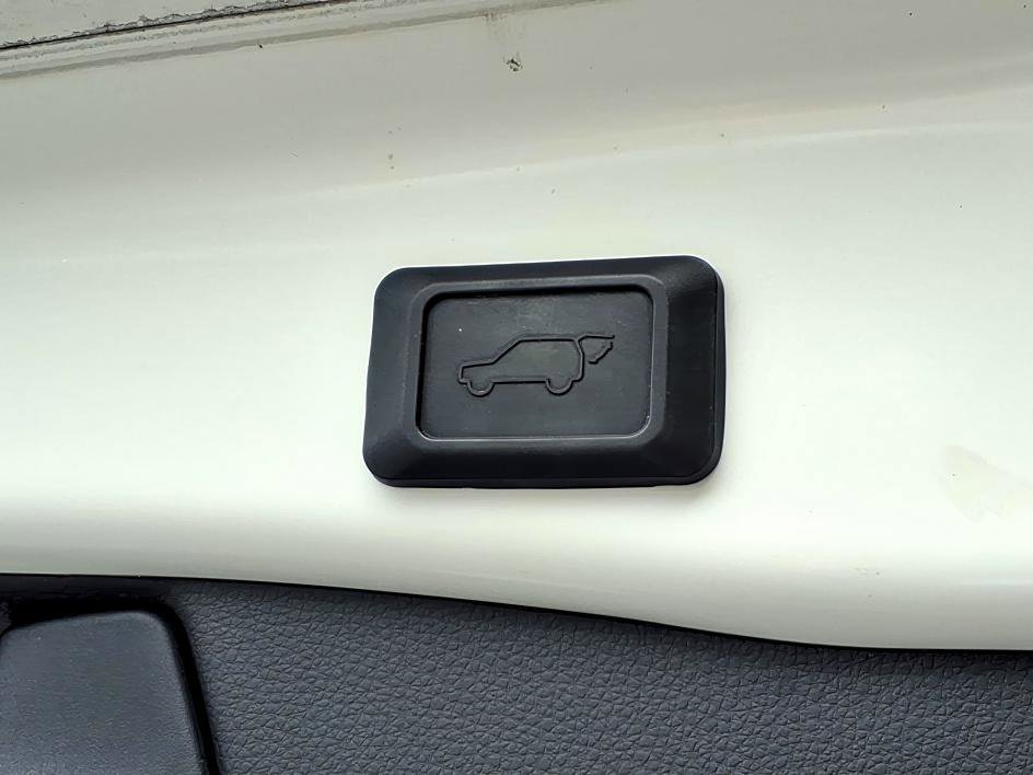 Used 2021 Blizzard Pearl/Midnight Black Metallic Toyota Hybrid XSE image 6