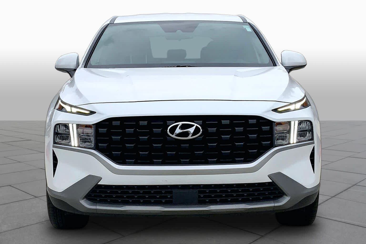 Used 2022 Quartz White Hyundai SE image 4