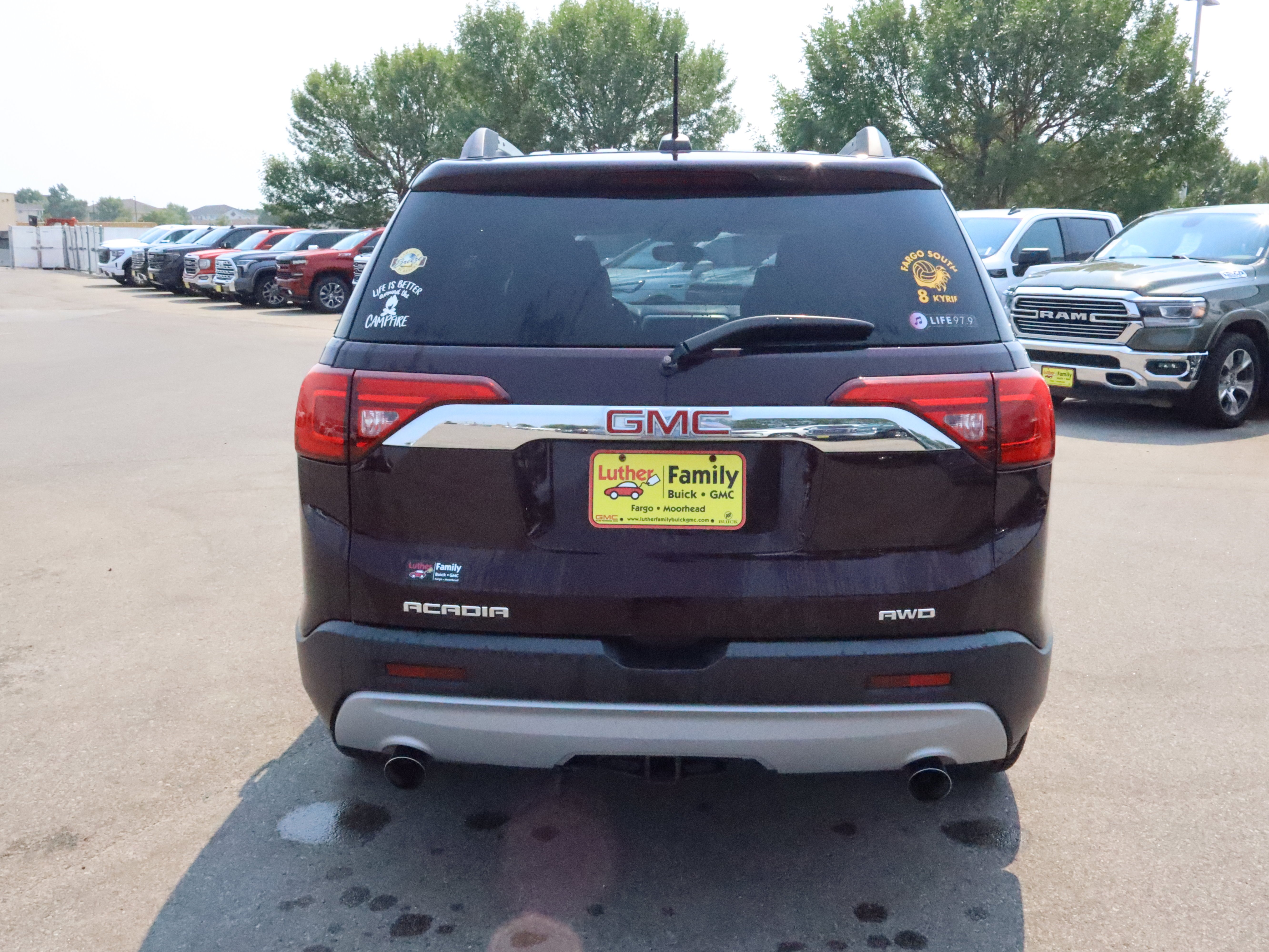 Used 2017 BLACK CHERRY METALLIC GMC SLT image 6