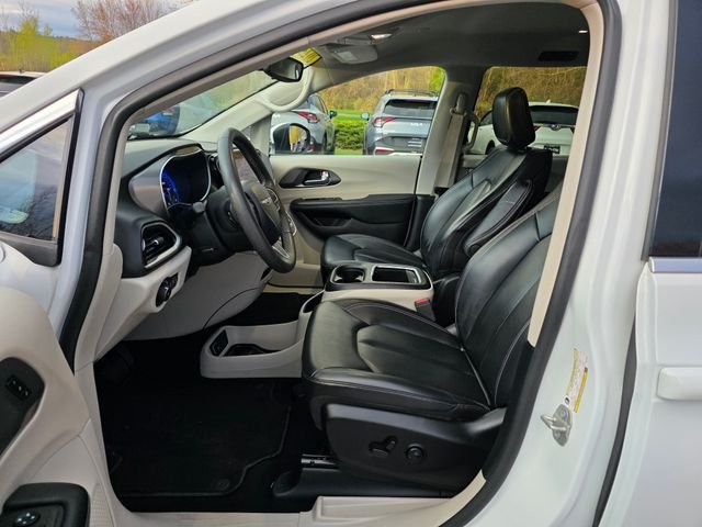 Used 2023 Bright White Clearcoat Chrysler Touring L image 17