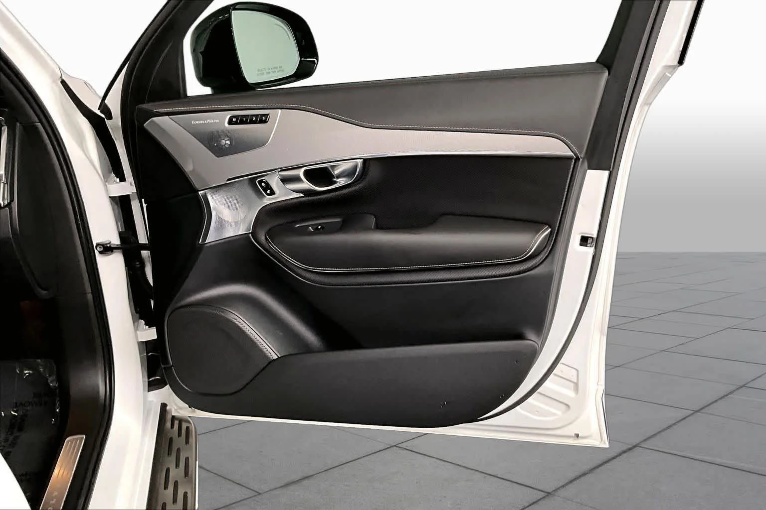 Used 2021 Crystal White Metallic Volvo R-Design image 23