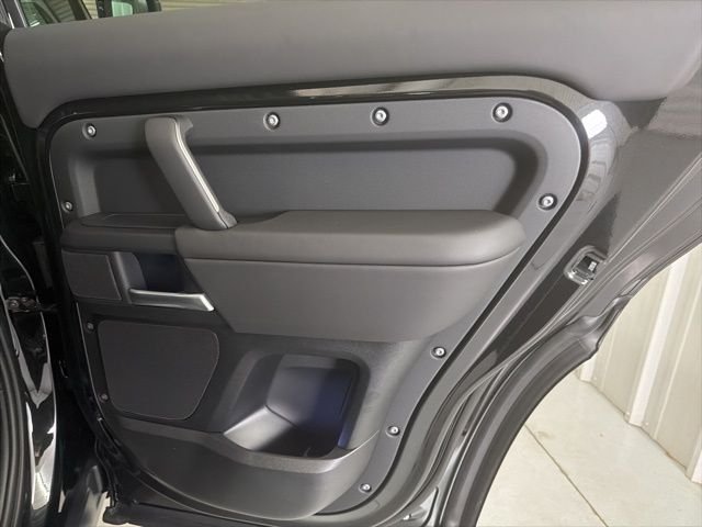 New 2026 Santorini Black Land Rover X-Dynamic SE image 18