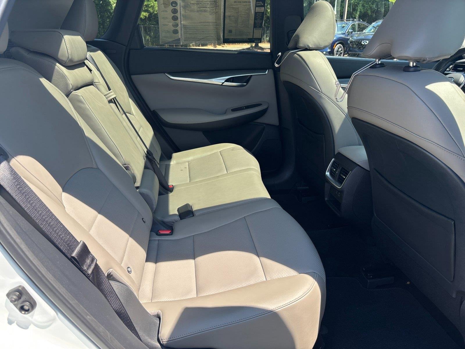 Used 2025 Radiant White INFINITI LUXE image 37
