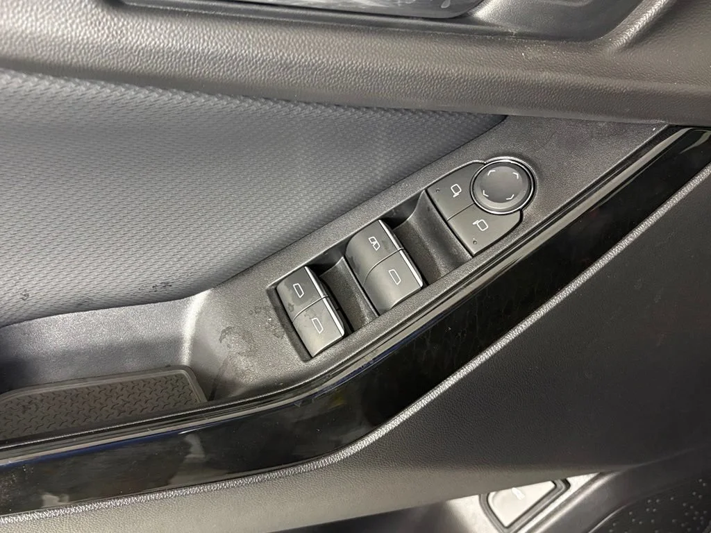2027 Chevrolet Equinox RS - Photo 18