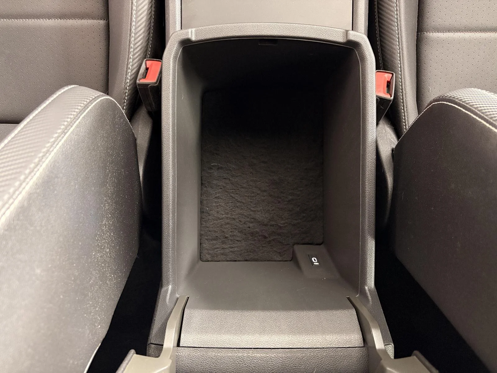 Used 2021 Platinum Gray Metallic Volkswagen 3.6L V6 SE w/Technology image 35