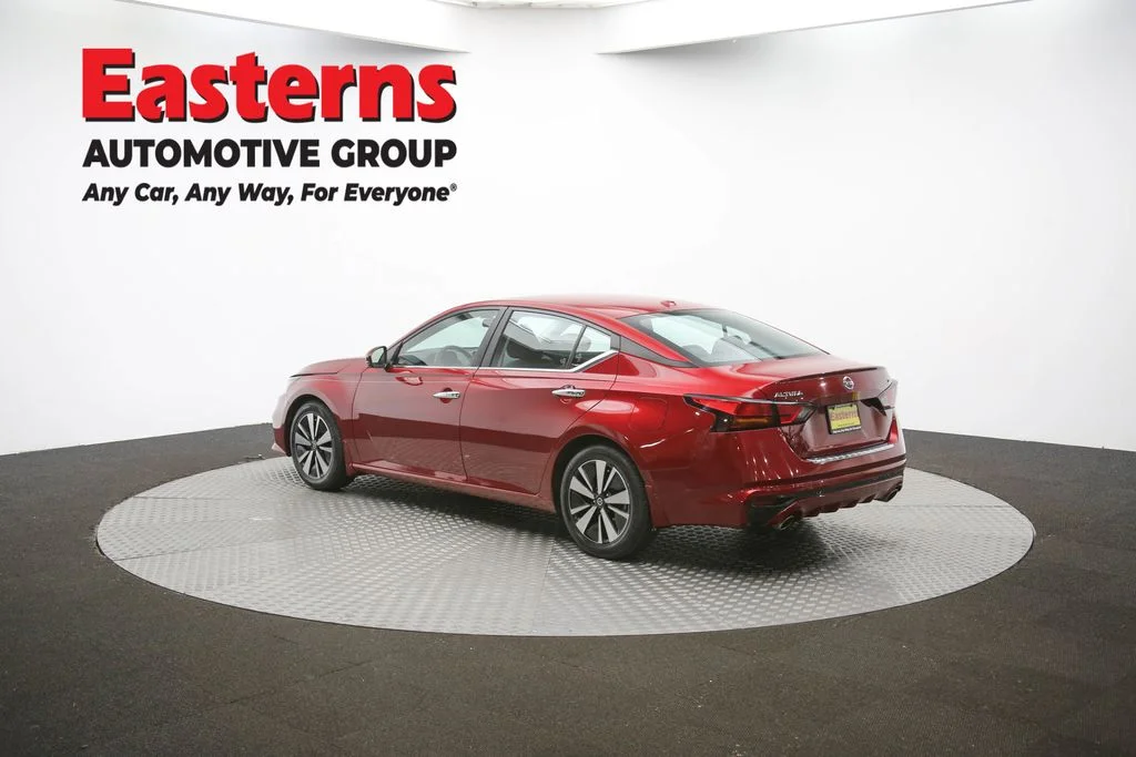 Used 2021 Red Nissan 2.5 SV image 63