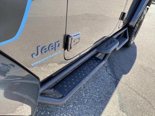 Used 2023 Granite Crystal Metallic Clearcoat Jeep Willys image 14