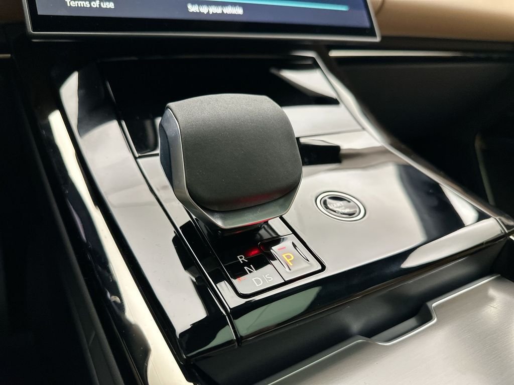 New 2026 Fuji White Land Rover SE image 12