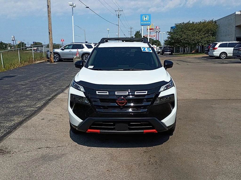 Used 2025 Everest White Pearl Nissan Rock Creek image 8