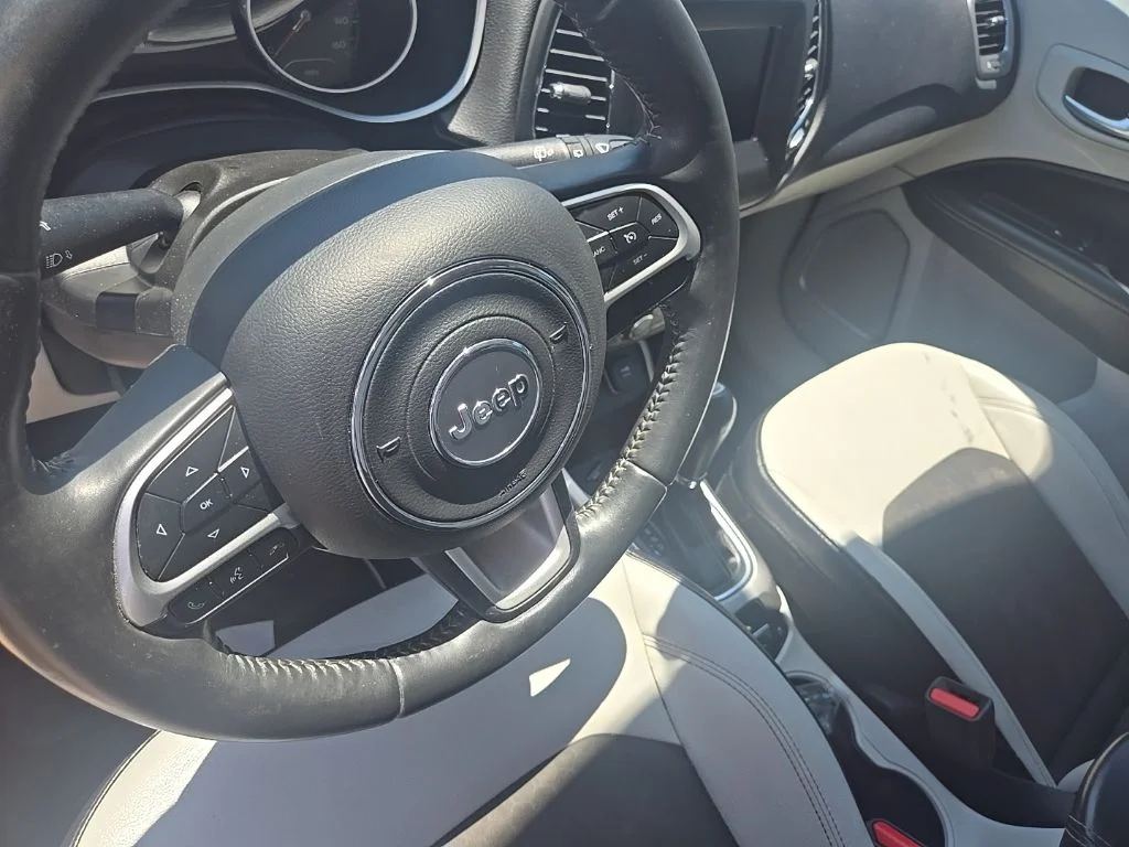 Used 2017 White Jeep Latitude image 6