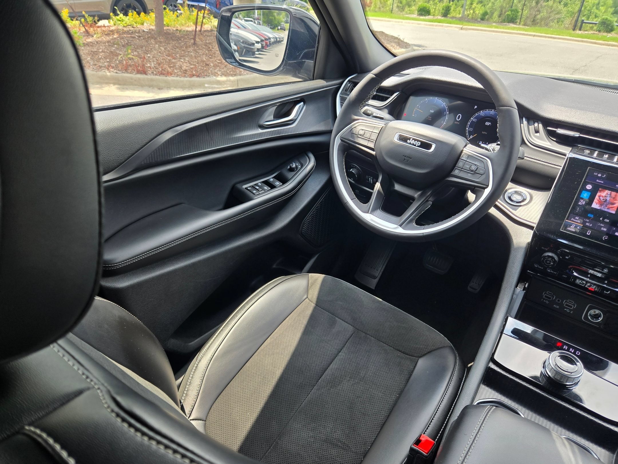 Used 2025 Silver Zynith Jeep Altitude X image 9