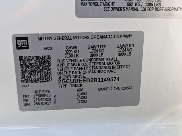 Used 2024 White Chevrolet RST image 28
