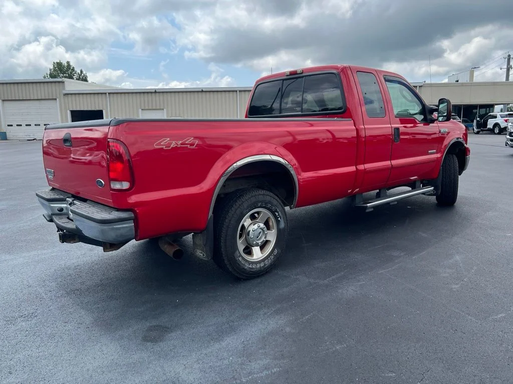 Used 2005 Red Ford  image 3