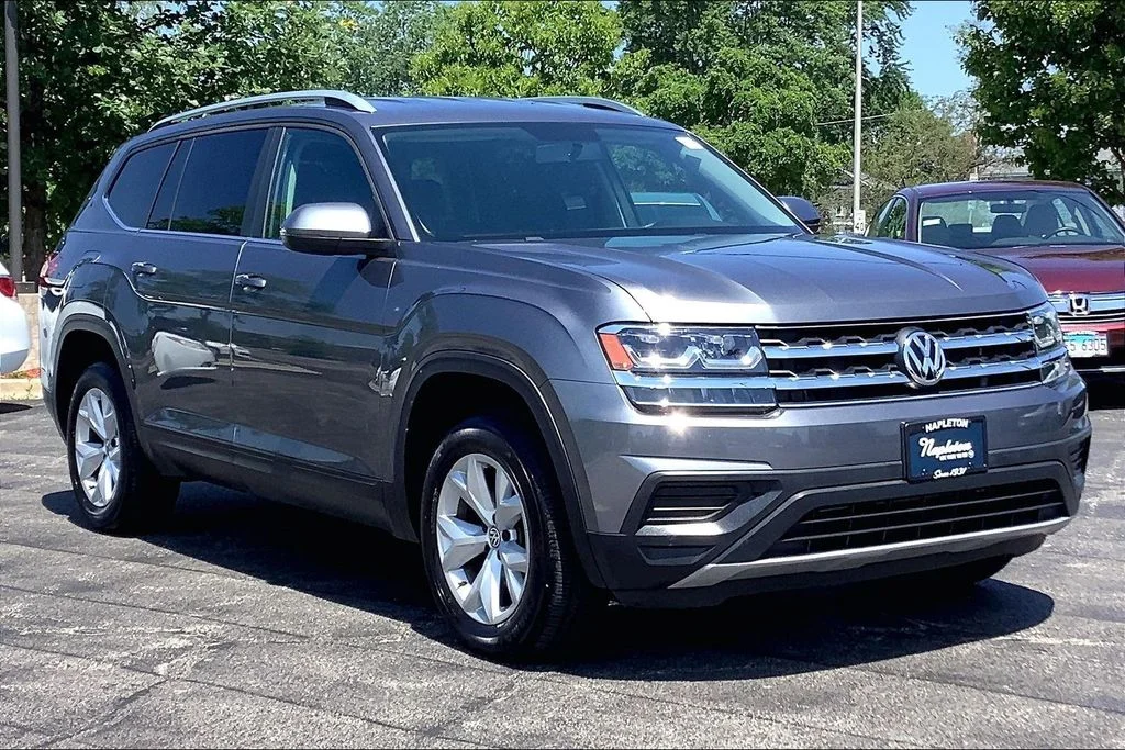 Used 2018 Gray Volkswagen S image 38