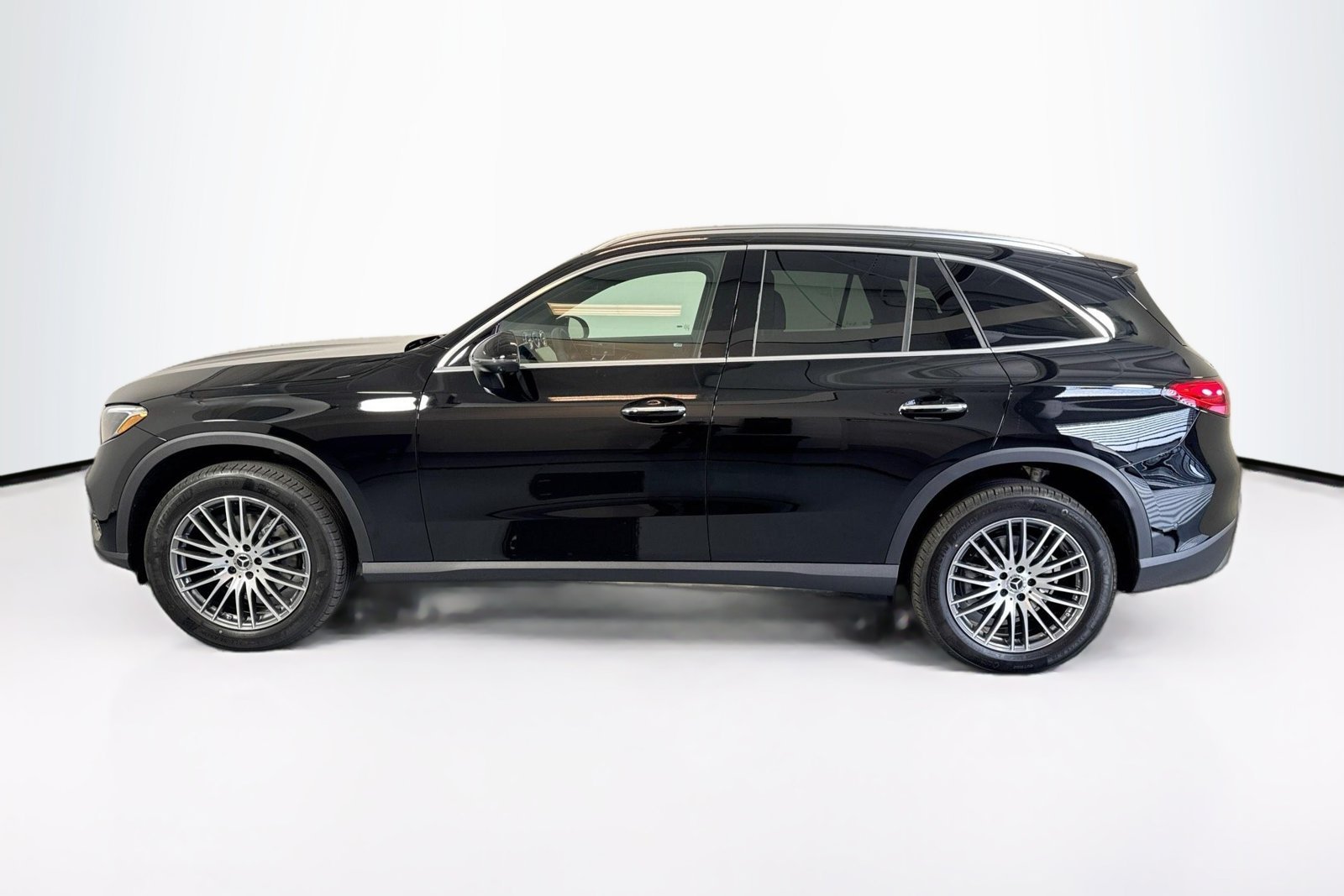 New 2026 Black Mercedes-Benz GLC 300 image 8