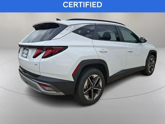 Used 2025 White Hyundai SEL image 11