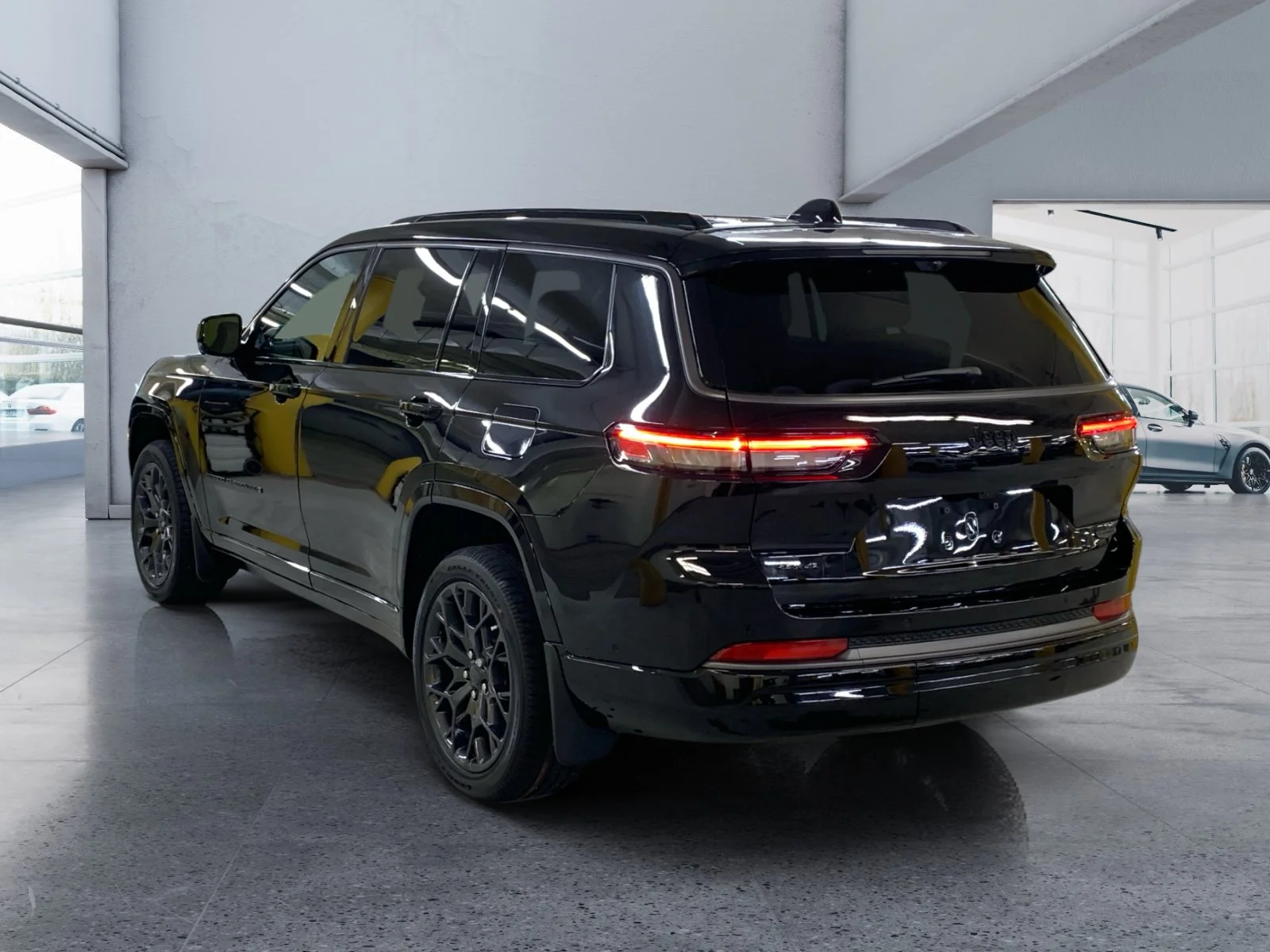 New 2026 Diamond Black Crystal Pearl Jeep Summit image 3