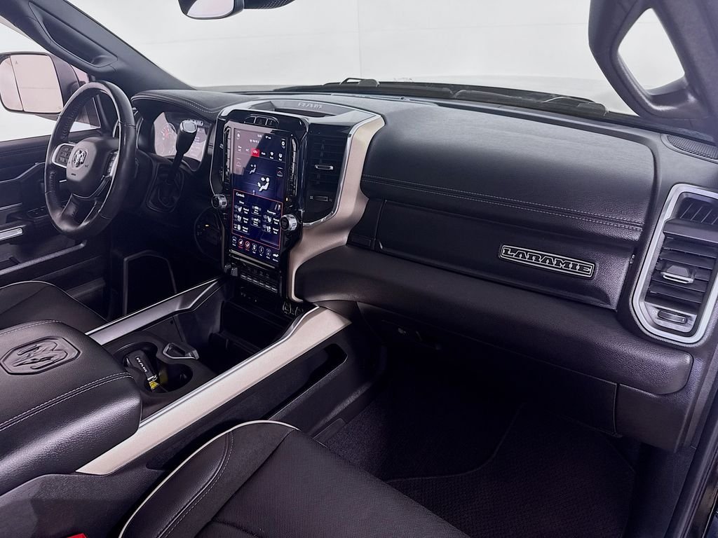Used 2019 Diamond Black Crystal Pearlcoat Ram Laramie image 31