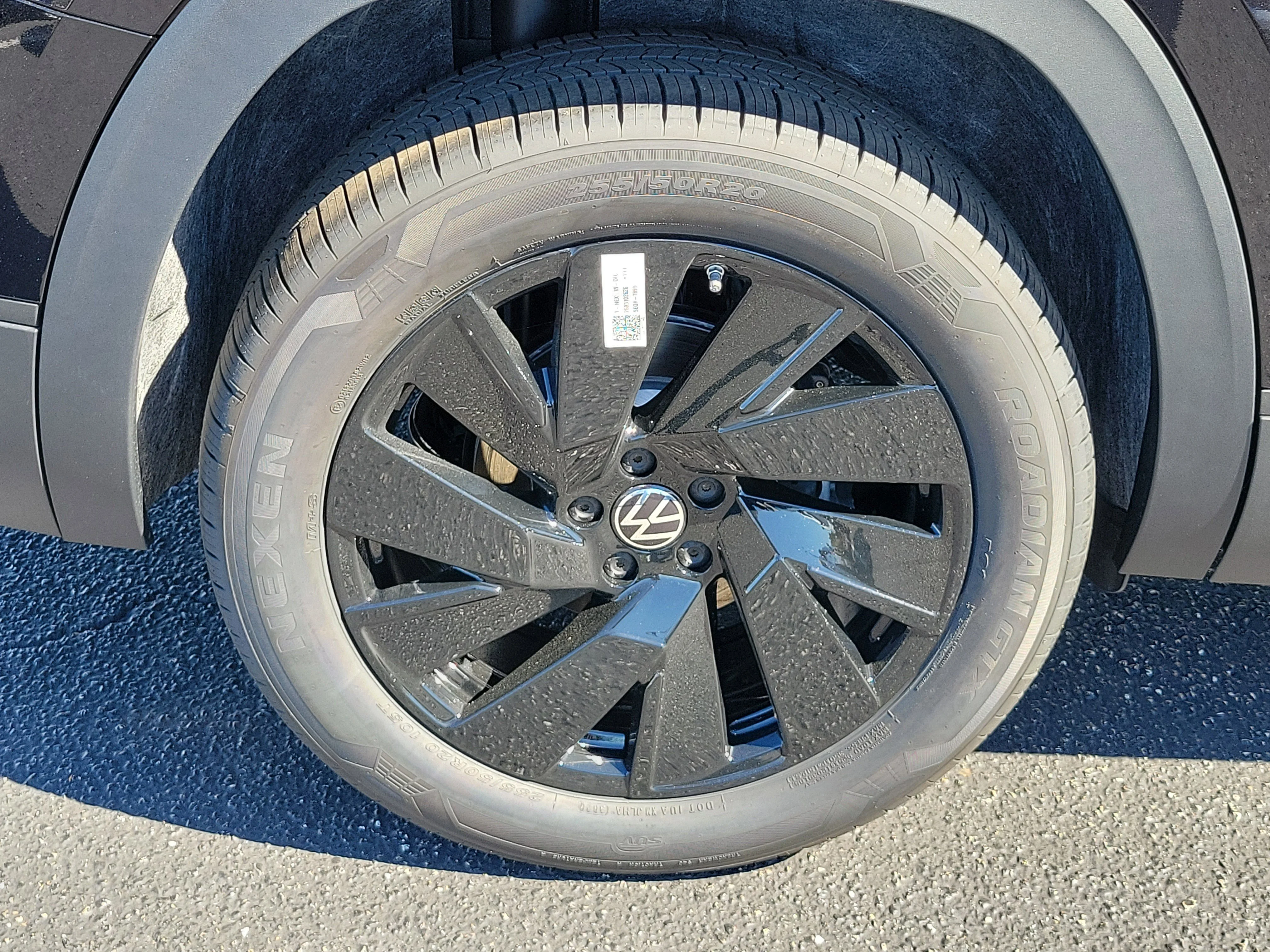 New 2026 Black Volkswagen SE w/Technology image 35