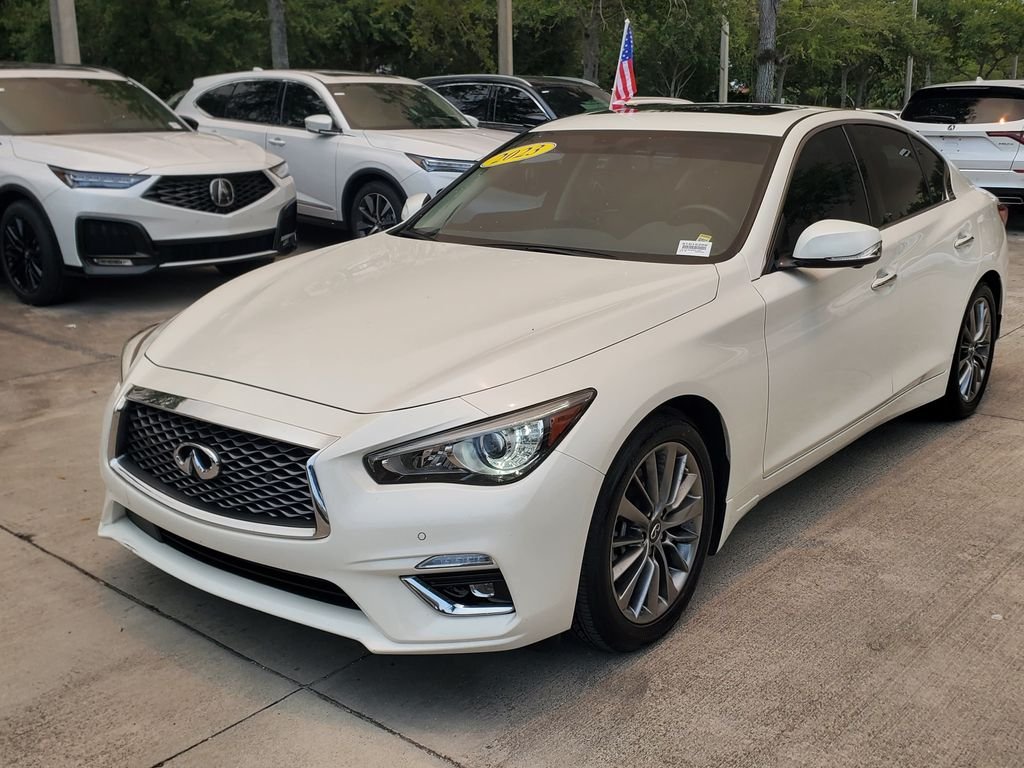 Used 2023 White INFINITI LUXE image 3