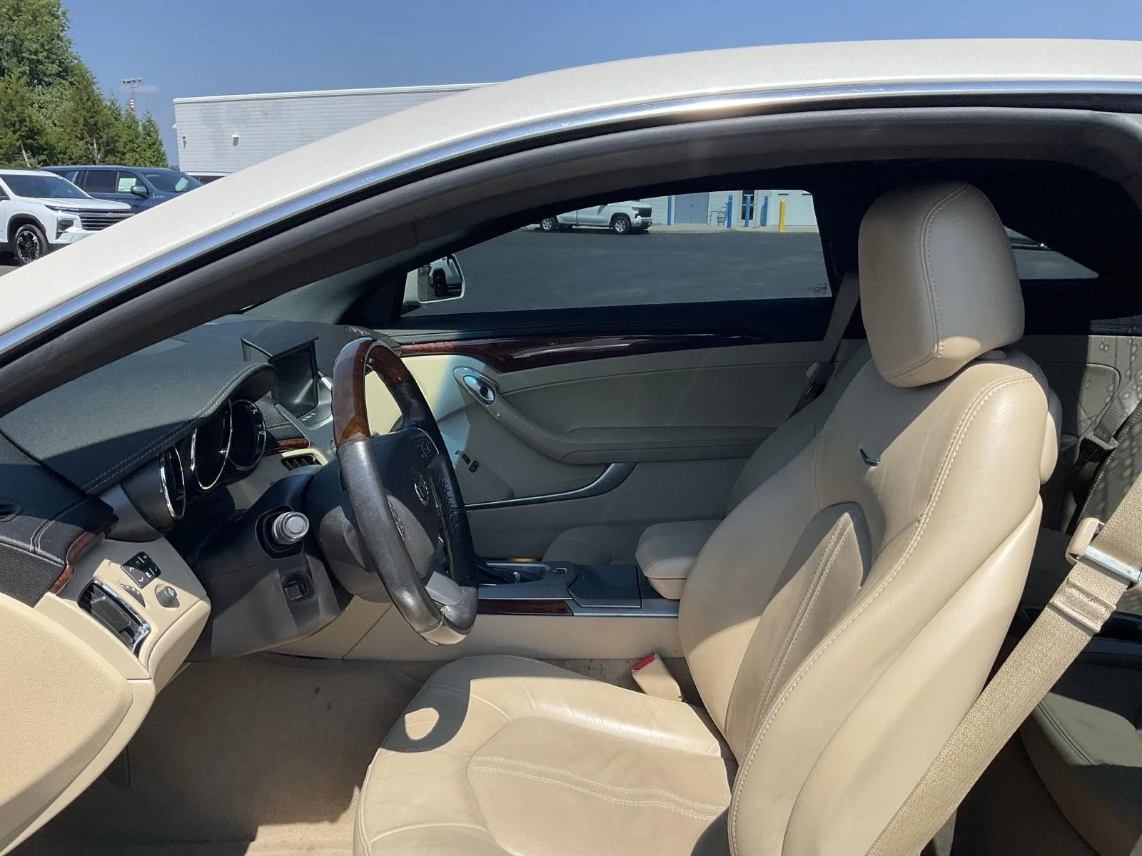 Used 2011 White Diamond Tricoat Cadillac Premium image 9
