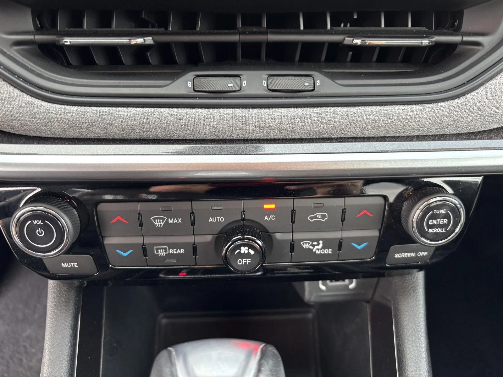 Used 2023 Bright White Clearcoat Jeep Latitude image 24
