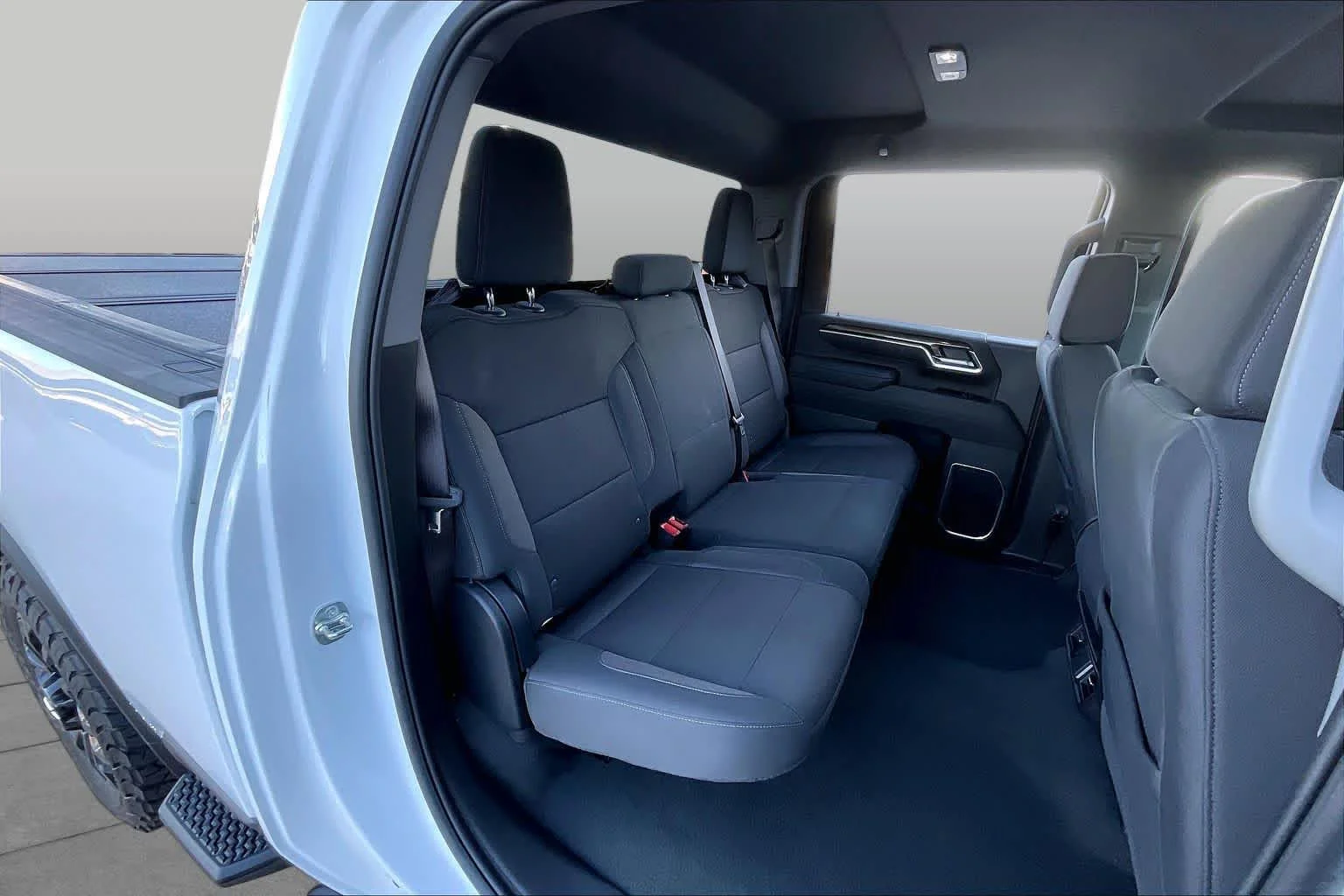 Used 2025 Summit White Chevrolet LT image 16