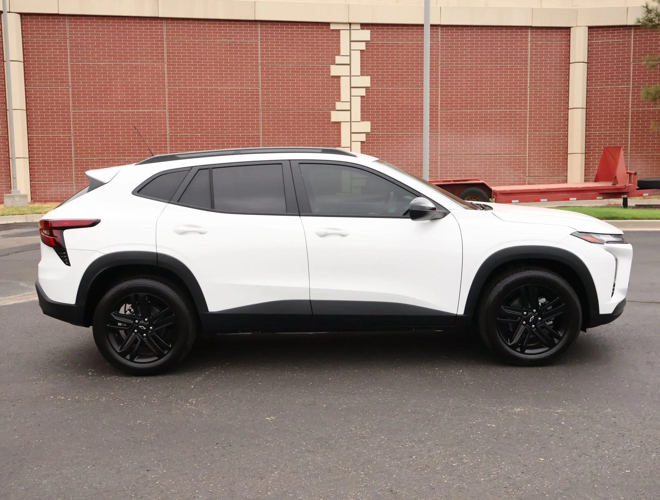 New 2026 Summit White Chevrolet ACTIV image 29