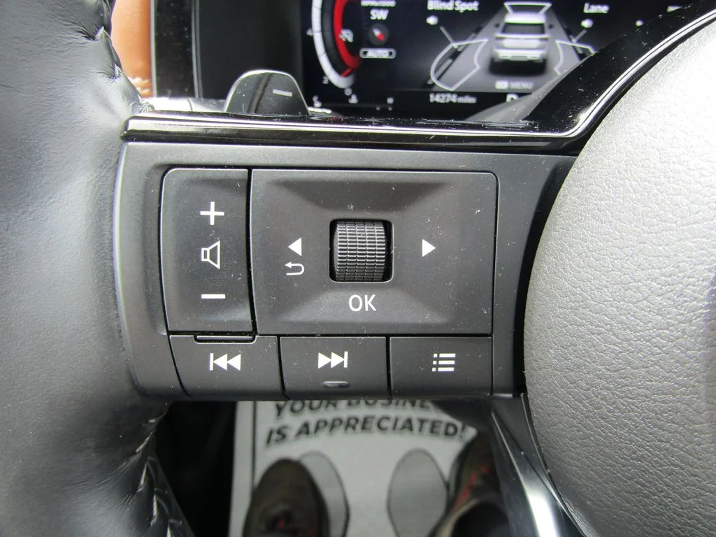 Used 2025 Obsidian Green Pearl Nissan Platinum image 28