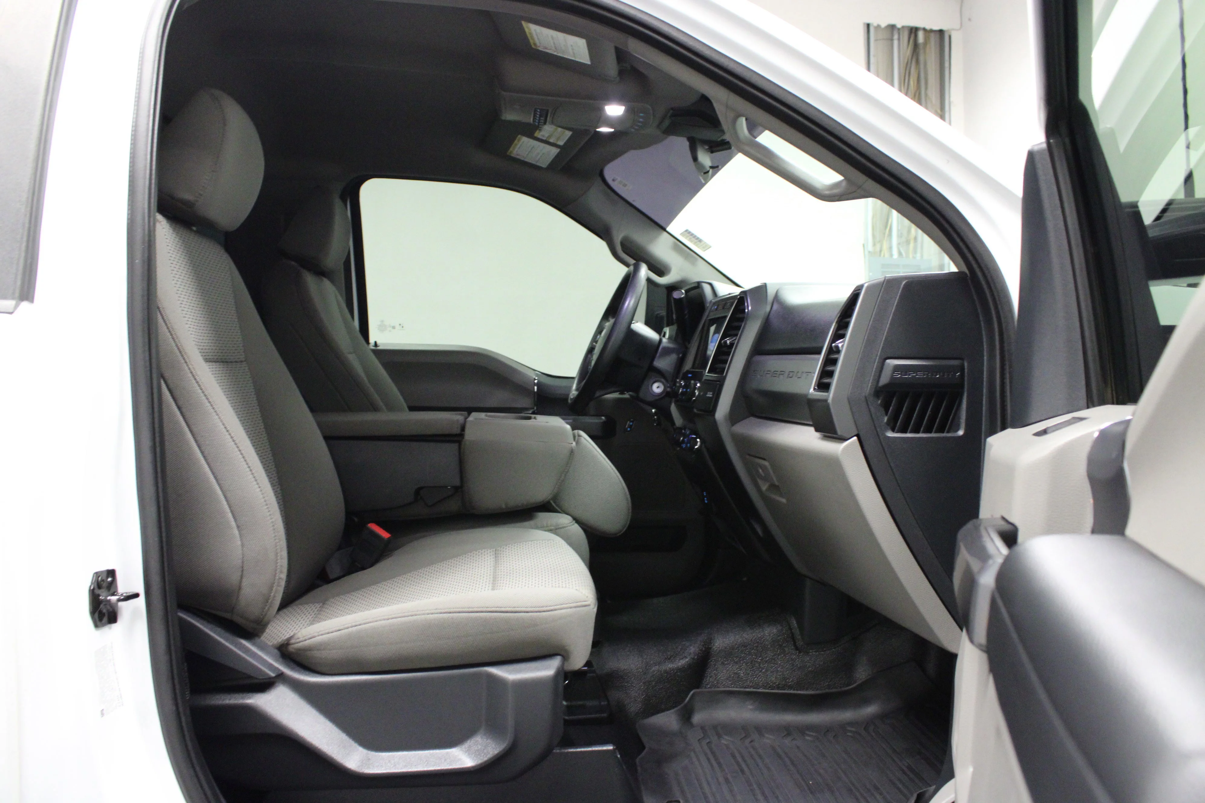 Used 2022 Oxford White Ford XLT image 14