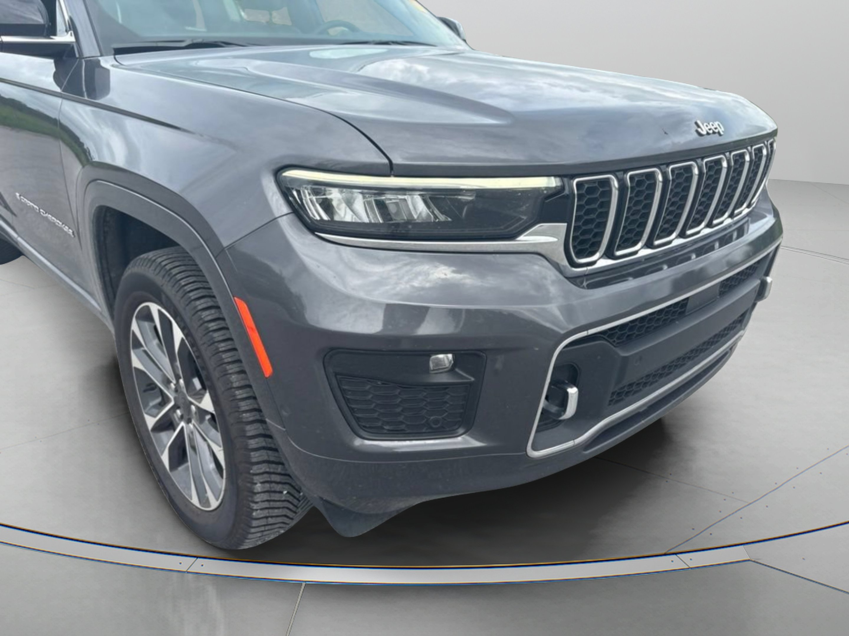 Used 2023 Baltic Gray Metallic Clearcoat Jeep Overland image 2