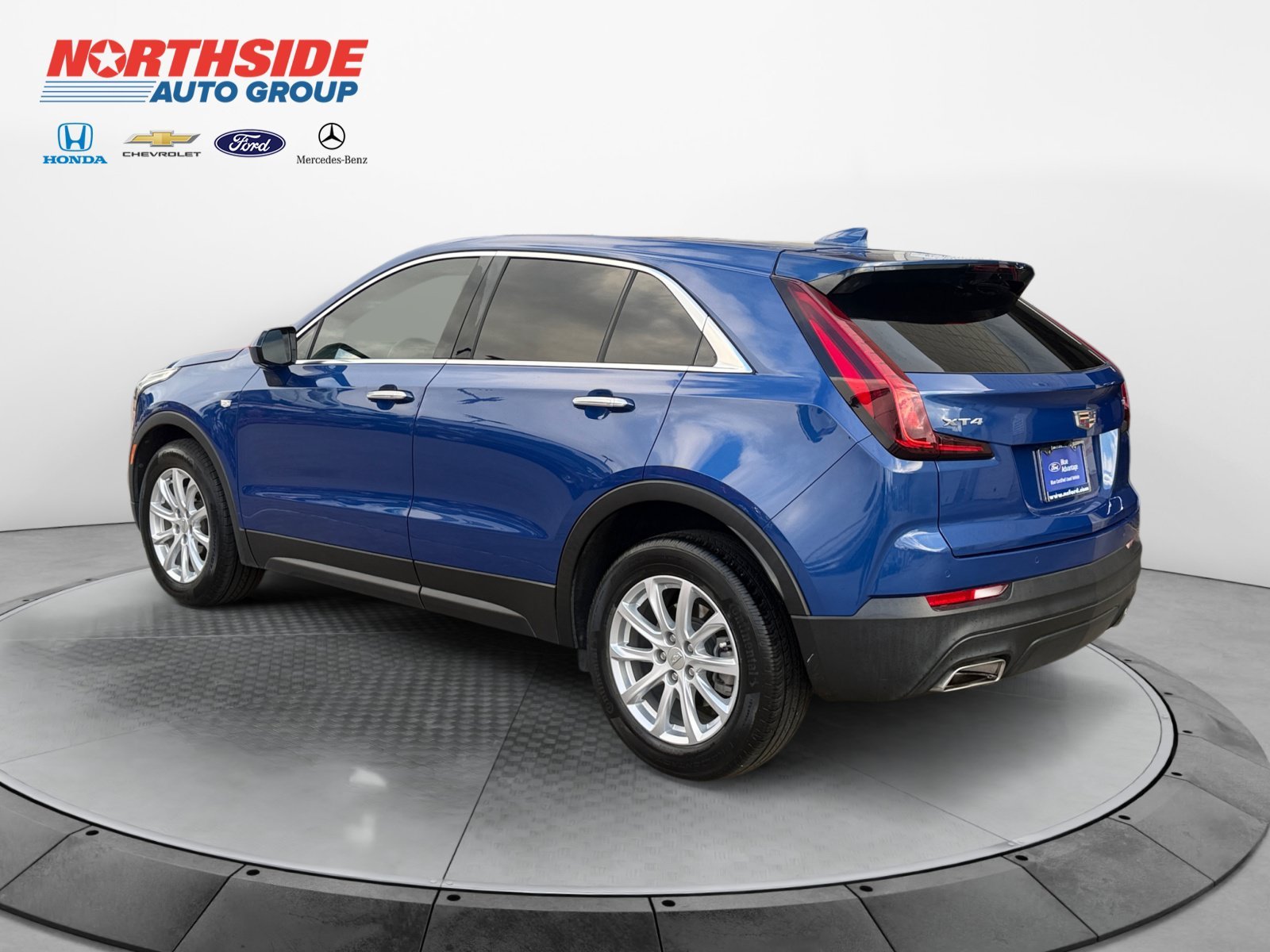 Certified Used 2023 Wave Metallic Cadillac FWD Luxury image 5