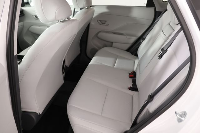 Used 2025 White Hyundai SEL image 18