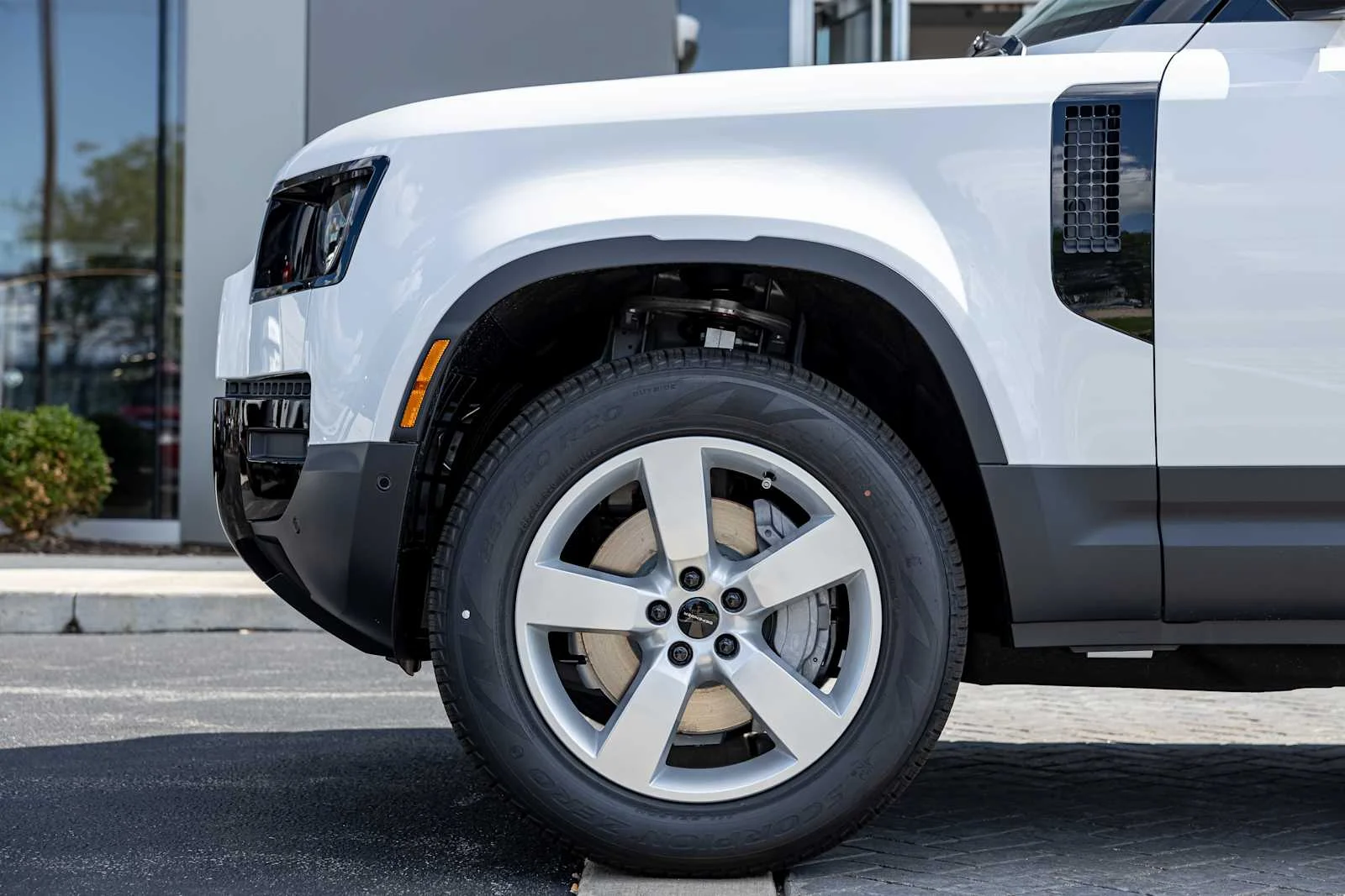 New 2026 Fuji White Land Rover S image 9