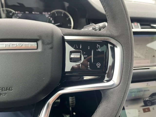Used 2023 White Land Rover R-Dynamic SE image 23