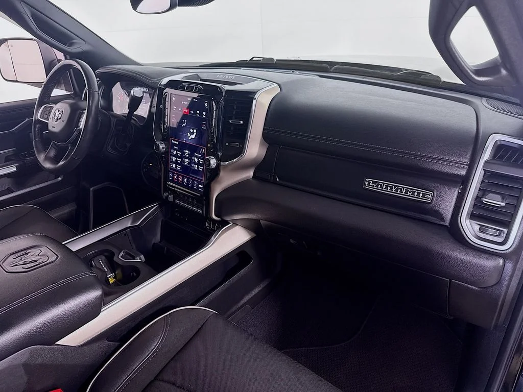 Used 2019 Diamond Black Crystal Pearlcoat Ram Laramie image 31
