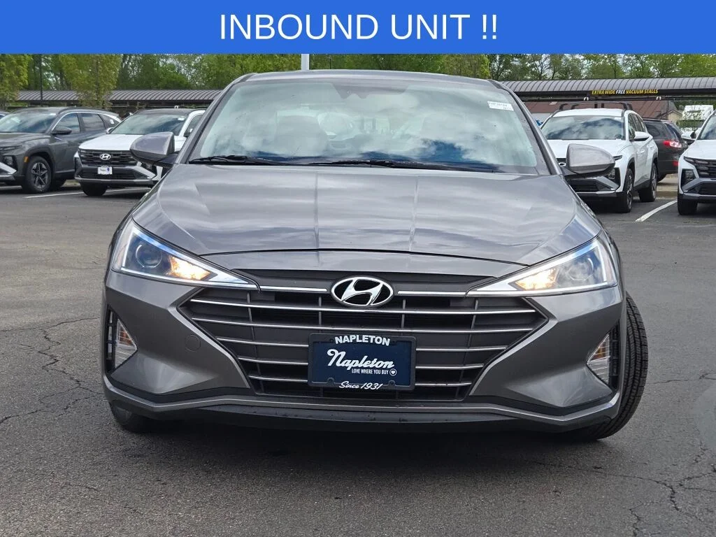 Used 2020 Silver Hyundai SE image 4
