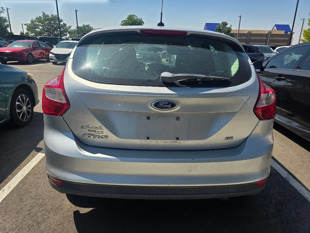 Used 2013 Ingot Silver Metallic Ford SE image 13