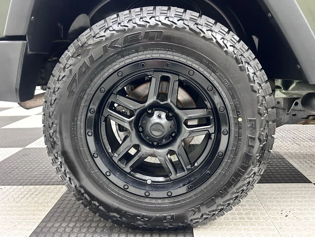 Used 2009 Green Jeep X image 8