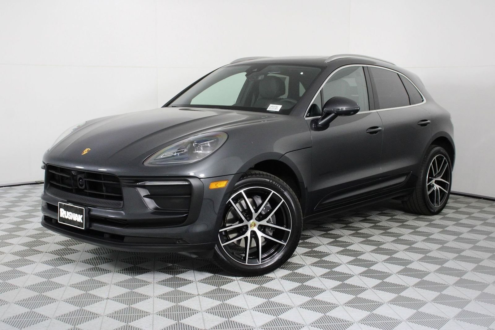 2025 Porsche Macan -'s photo