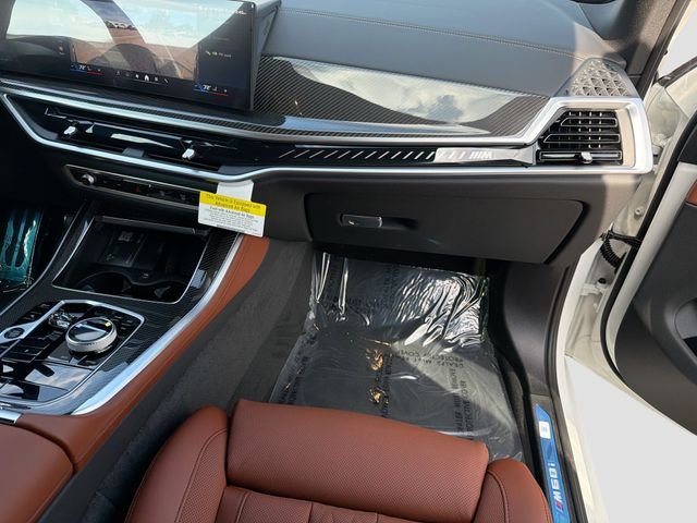 2026 BMW X5 M60i - Photo 18
