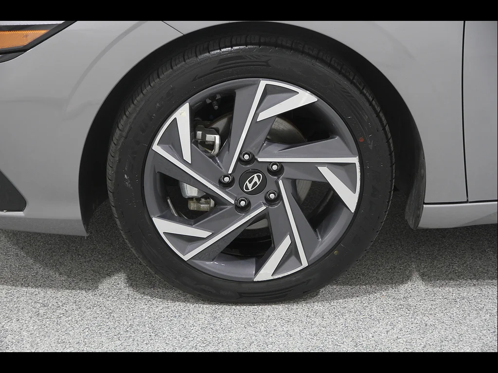 Certified Used 2025 Fluid Metal Metallic Hyundai SEL Convenience image 21