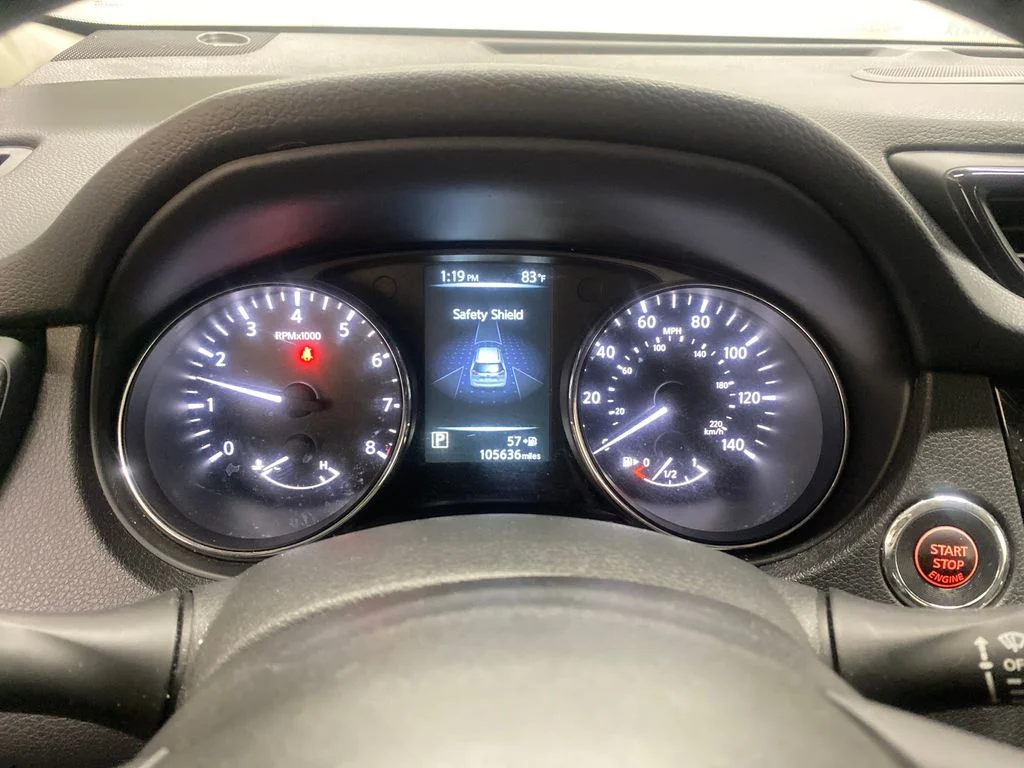 Used 2017 Silver Nissan SL image 19