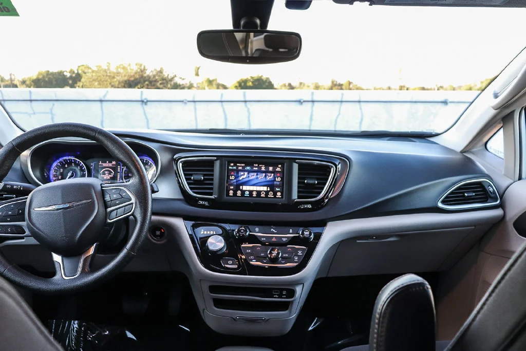 Used 2020 White Chrysler Touring image 13