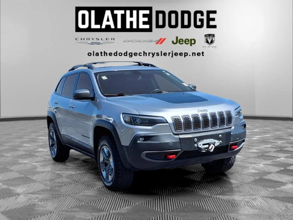 Used 2019 Silver Jeep Trailhawk image 31